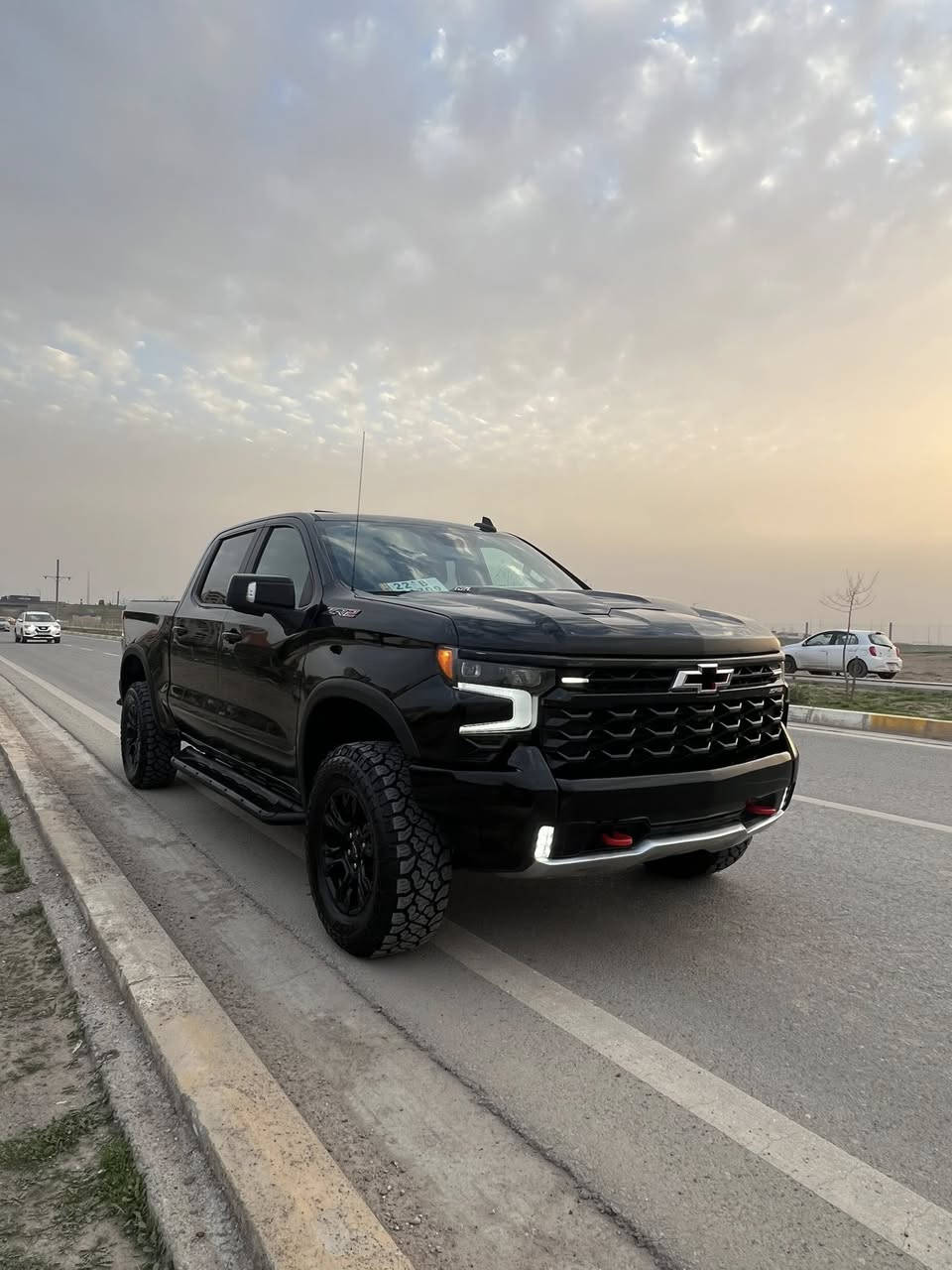 سلامو حليكوم سلفرادو ZR2
موديل ٢٠٢٢
8سلندر 6200
كير مكينه مكفول 
شانسي مكفول
سياره بدون سبوخ بابين مبدل بيلادي 
ماشي ٤١٠٠٠ميل 
ره قه م اربيل نه فس ليوم تحويل 
فول فول ماسفات 
سعر٣٨٨بيها مجال 
***********واتص اب فيبر
***********
