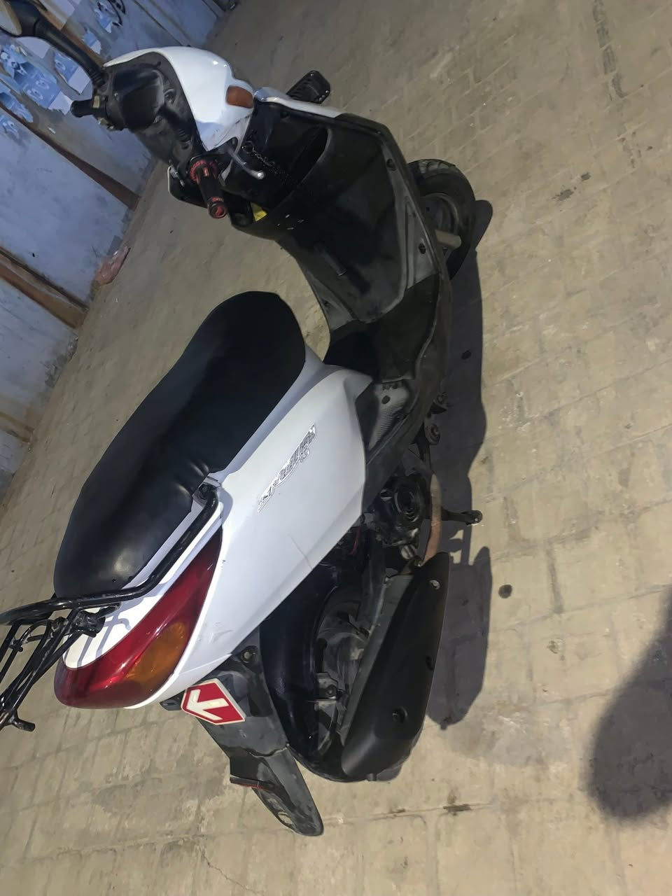 دراجه ابريز لايت عالي كهربائيات شغاله محرك ناعم فشكه ابلاديه كابريته اصليه شلعه ومعدل السعر ٤٢٥ مكاني جادريه او امراوس ابلايت ناصي   خاص.   ***********

