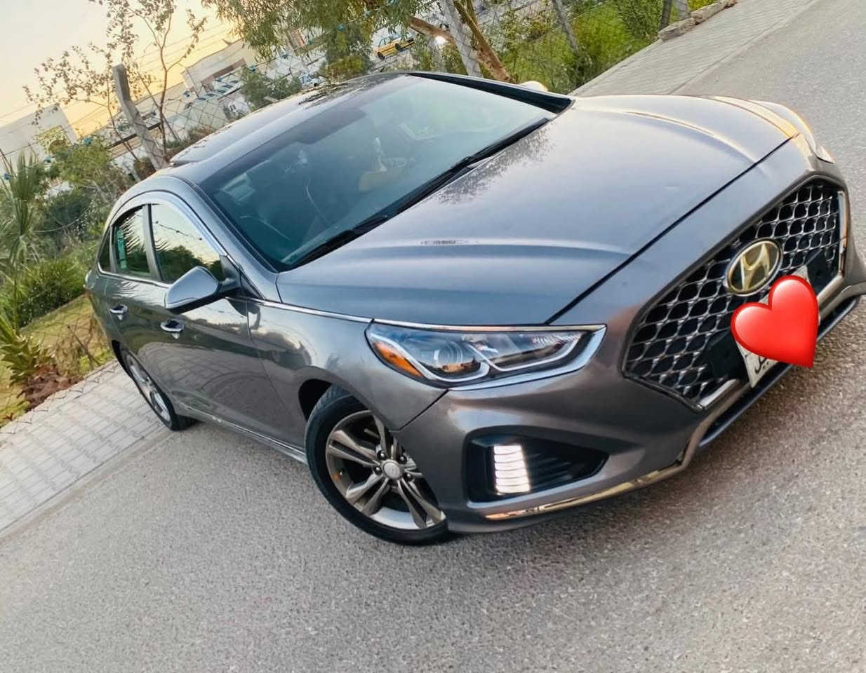 السلام عليكم 
سوناتا رقم اربيل الماني 
(سبورت)SPORT فول مواصفات 1/1
موديل 2018
المواصفات 
فتحة
بصمه 
رادار جانبي
حساسات خلفية
ستيرن رياضي حرف D 
شفتات ستيرن 
كيجات سرعة رياضية 
كشنات جلد 
كشنات كهرباء 
كشنات تدفئه 
نظام سبورت 
نظام ايكو 
صاجات 
شاشة 
كامرة دوار
حساسات 
ويل كب كروم 
لايت زنون عالي + ناصي 
لد امامي 
بك لايت لد 
دبل كزوز 
مكينة 4 سلندر 
 GDI 2400 
مري قلاب
سستم صوت سماعات 
تحكم ستيرن جهتين 
دركة حياكة 
ترحيب جنطة عند الاقتراب 
اشاير بالمري 
نيكلات  
مري عاكسة لضوء  
الحادث :جاملغ امامي ايمن +جاملغ ايسر كلير فقط بدون  دواخل لا لغد ولا شاصي 
ملاحظة السياره كامله من كلشي من تايرات من حدادية من تبريد مذب عليها دينار 
السعر : 133وبيها مجال
مكان السيارة نجف 
للاستفسار : *********** متوفر واتساب اتصال
