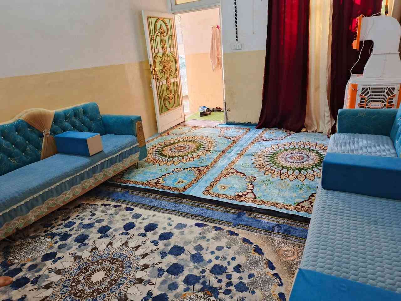 بيت للبيع البستنه زراعي يتكون من غرفتين 5*4 وهول 5*4 استقبال 5*4
ومطبخ 4*3ونص مساحته أكثر من 230متر
الغرفتين صب والحمام والصيحات والباقي سندويج 
السعر 40وبي مجال

استفسار /***********
