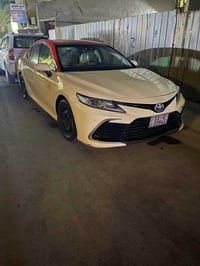 للبيع كامري هايبرد تكسي دبي  موديل 2023اصل  ماشيه 85 كيلو  كير مكينه ب...