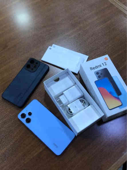 Redmi 12 
کامل ئەشیا 
زۆر ئیشی نەکردوە 
256 گێگابایت 
ڕام 8
مۆبایلەکە درع و کەڤەر و شەحنی خۆی لەگەڵە 
نرخی 120 هەزارە 
***********
واتساپ ڤایبەر السليمانية
