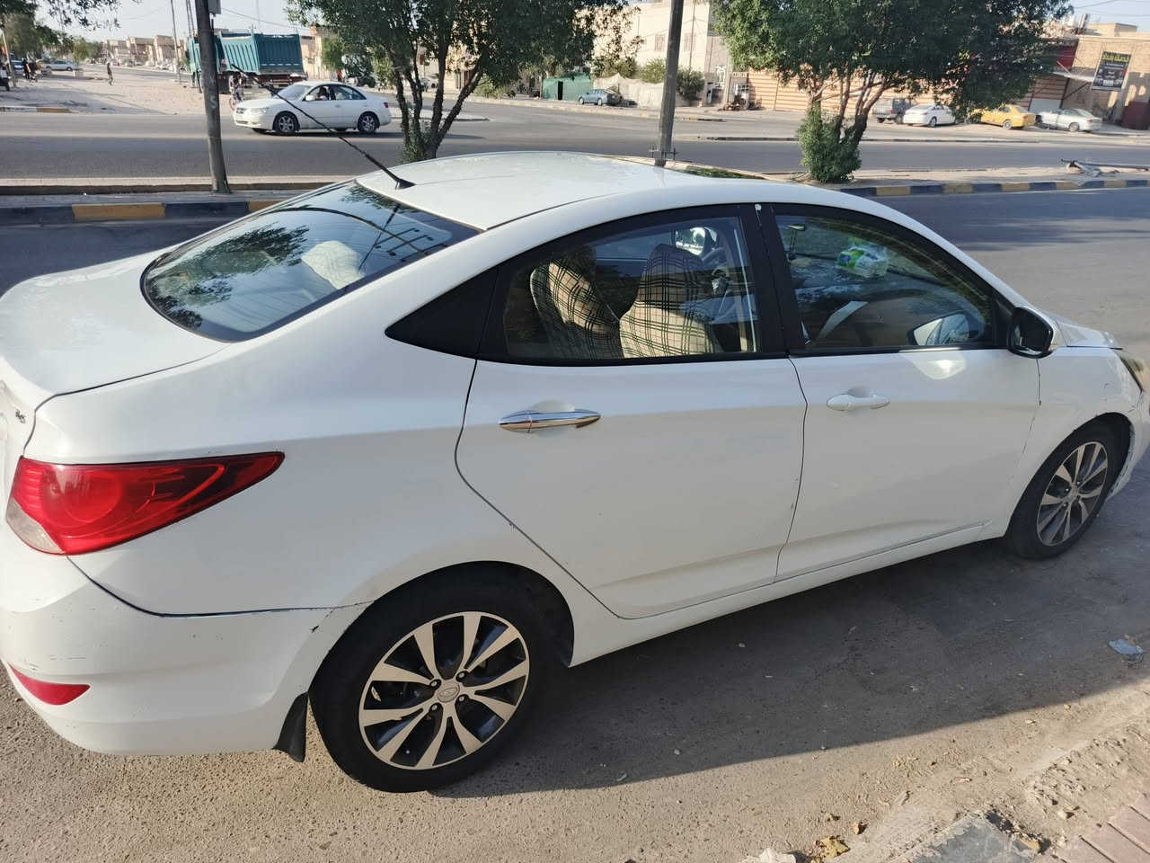 السلام عليكم للبيع موديل ٢٠١٥فول مواصفات بيه ٤قطع وجف بالشاصي صوب اليمنه اتصال***********مكان نجف@
