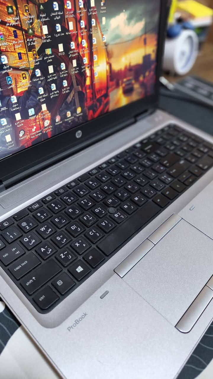 اخوان السلام عليكم
..........................لابتوب 🦾😍.....................

لابتوب ماركة hp نظيف نظافته ممتازة
معالج : core i7 الجيل السادس فئة H يخدم اقسام الهندسة والشغل القووي اله قدرة عالية على تحمل الالعاب والبرامج الهندسية وبرامج التصميم
ذاكرة داخلية : 256 جيجا بايت SSD قابلة للتطوير
ذاكرة عشوائية : 8 - 16 جيجا بايت
كارت شاشة خارجي 2 جيجا وليس مدمج انتبة من تشتري لأن المدمج ما يتحمل البرامج الكبيرة
البطارية : ادوم لمدة ساعتين.
حجم الشاشة : 15.6 بوصة
يستهدف هذا الجهاز طلاب الهندسة والشغل المكتبي يتحمل لود الشغل وامانة هواي فادني وما واجهة وياه مشاكل وايضا موجة لمحبي الالعاب.
رايدة ب200 ألف وبي مجال بسيط .

...........................مرتب 💙 🌹..........................
العنوان : البصرة / الزبير
***********
