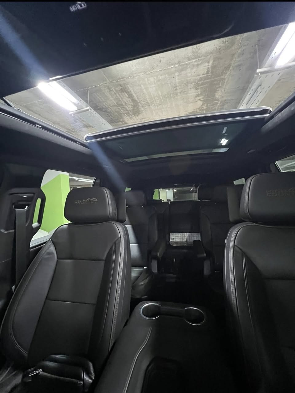 السلام عليكم اخوان للبيع فقط بدون مراوس 

السعر 380

تاهو موديل 2021 فئة هاي كانتري اعلى من البريمر مواصفاتها 

السياره وارد امريكي  بيهه صبغ ٣ قطع وربع البنيد صبغ 

ماشيه ٩٠ الف

مواصفاتها. 
بانوراما
داتاشو
٥ كامرات
دوس كهرباء
رادار امامي خلفي
نقط عمياء جانبي
جنطه كهرباء
كشن حار بارد
كشنات خلفي
منفصل vip 
وبعد بيهه مواصفات متخلص
***********
