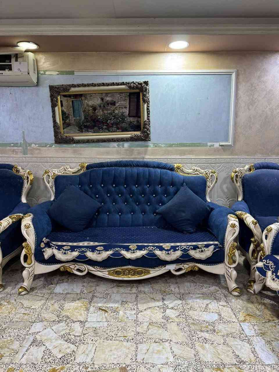 السلام عليكم تخم ملكي ١٠ مقاعد تزكام نضيف وجديد مابي اي ضرر ولا كسر للاستفسار مراسلة الرقم ***********
