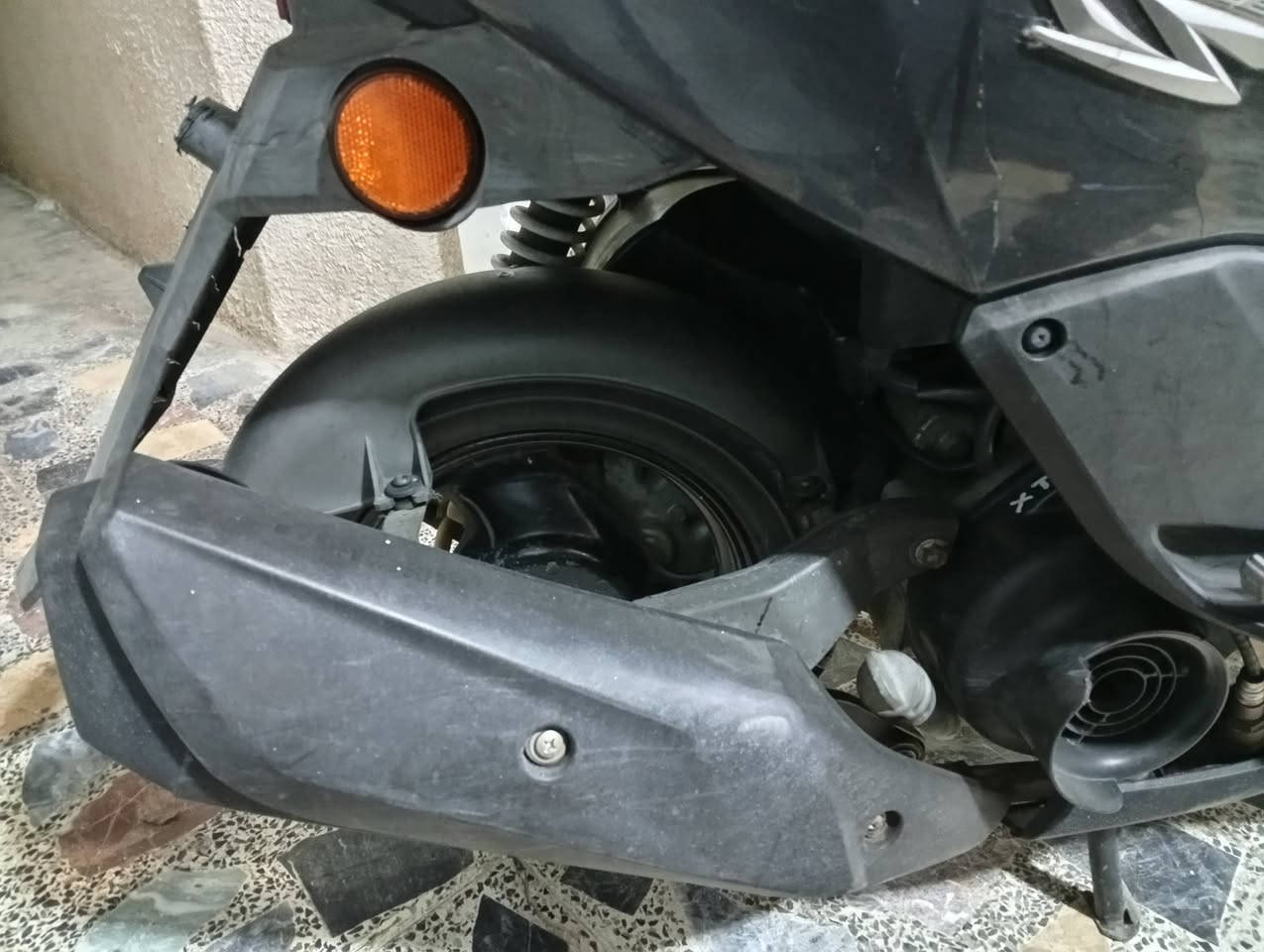 السلام عليكم دراجه مضلع حديث للبيع مكفوله كفاله عامه قبل سبوعين نازله من الرمبه السعر 900مكاني الحريه أو مراوس حسب القناعه رقمي ***********
