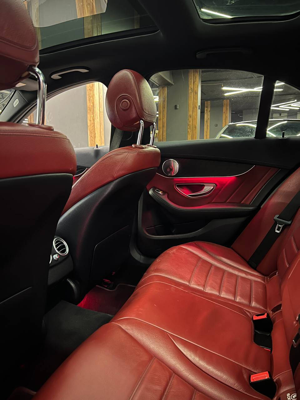 Mercedes-Benz C300 
Amg
Model 2020
2000cc turbocharged 
256 HP

88,000Km
كراسي كهرباء وميموري
سقف بانوراما 
جنوط 19 انش 
سماعات برومستر 
امبينت لايت
 
لون جراي فرش احمر
رخصه سنه 
فبريكا بالكامل صيانات وكيل


**إذا كنت صاحب هذا الإعلان وتريد حذفه لأي سبب، رجاءا أرسل رسالة إلى الدعم الفني**