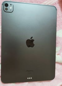 ايباد M4 • نضيف • ضمان