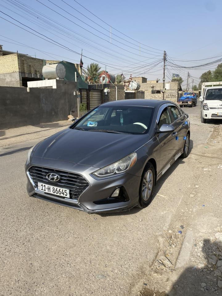 سلام عليكم سوناتا موديل2018 وردمريكي ماشيه115 نص فول محرك 2400جيدياي سعره 130بيه مجال حك جيه رقم  شراب يتصل***********
