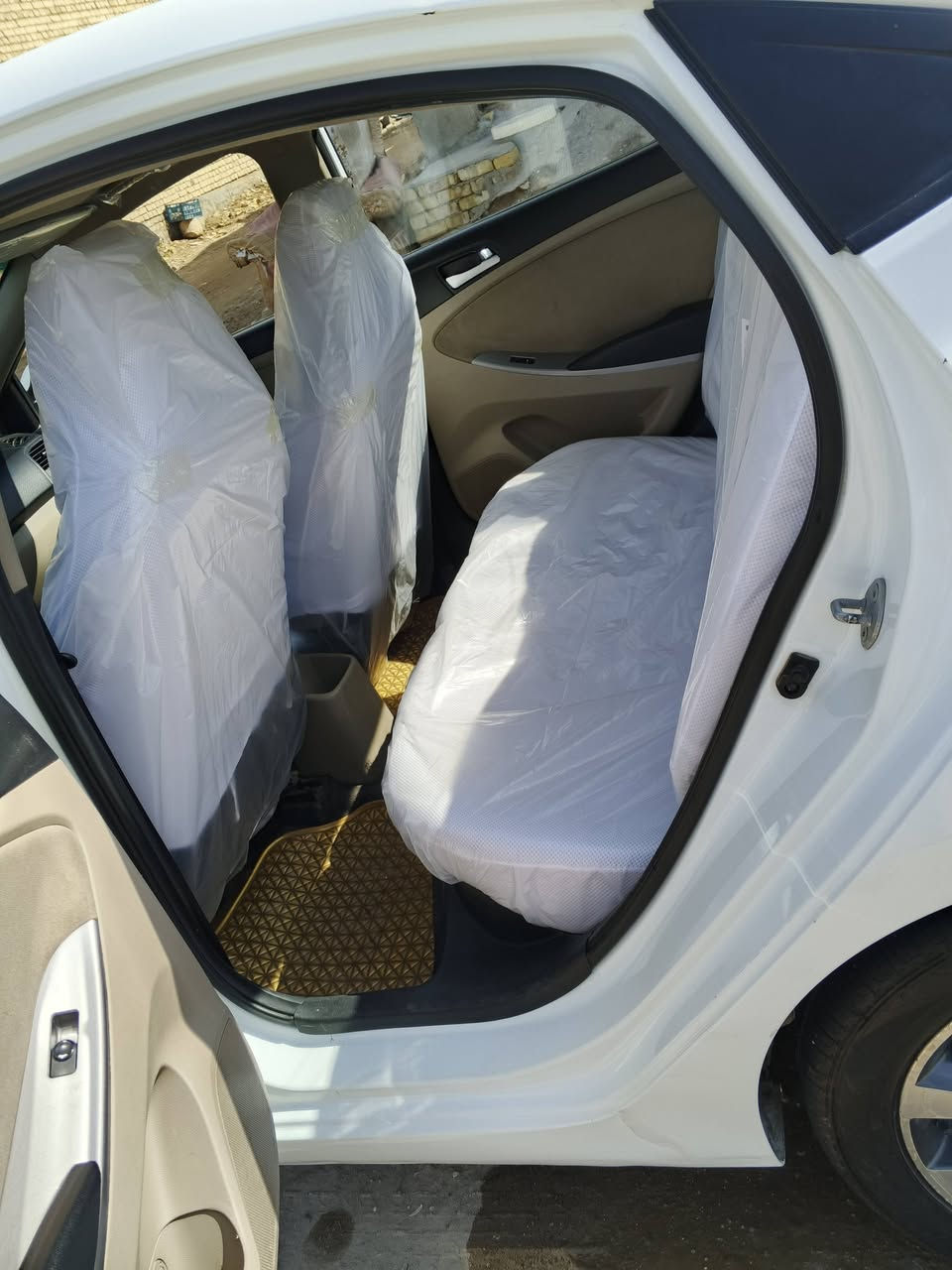 السلام عليكم. اكسنت موديل 2016 خليجي كفالة عامة شرط السونار مكينة وكير مكفولات تبريد تدفئة  حدادية جديدة تخم تاير جديد فول مواصفات  لايت زنون غرفتها جديدة حجم المحرك 1600 دوش بدون اي صبغ ولا تبديل رقم ميسان راعيها في ميسان مكانها في ميسان نهاوند سونار جديد موجود السعر 110 وبيها مجال ***********
