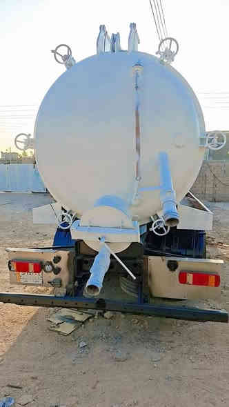 سلام عليكم من رخصه ادمن كروب افيكو حوضيه موديل 2005  رقم بصره تنتهي 2029 كير مكينه شاصي كفاله سياره حلوه مابيه نقص جاهزه للعمل  مكاني البصره حموله 20 طن تحويل ثاني يوم ا سعر 3شدات وبيه مجال.
مكان البصره رقم هاتف *********** تخم تاير
