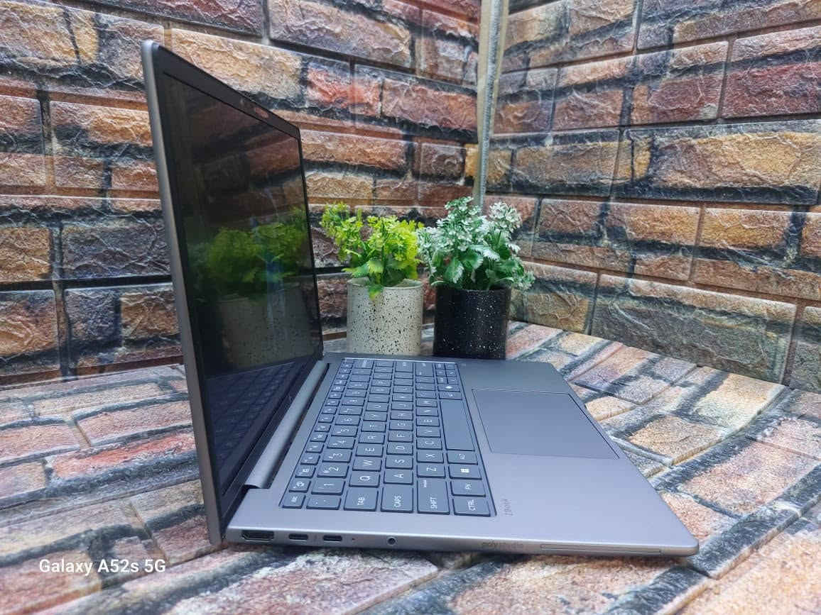 🔥 HP ZBook 8 G1a | 14" 🔥
لو بتدور على جهاز فئة رجال الأعمال والمحترفين، يجمع بين القوة والفخامة وخفة الوزن، فـ الـ ZBook الجديد معمول عشان يديك أداء جبار في أي شغل من غير ما يثقل عليك في التنقل. 💼⚡
━━━━━━━━━━━━━━━━━━
💻 الموديل: HP ZBook 8 G1a – 14 Inch
🚀 المعالج: AMD Ryzen AI 9 HX PRO 375
معالج جيل جديد بأداء قوي جدًا، سواء شغل شركات، برامج تقيلة، تصميم أو مونتاج.
🧠 الرامات: 16GB DDR5
سرعة واستجابة ممتازة مع تعدد البرامج والمهام.
💾 التخزين: 1TB M.2 SSD
مساحة كبيرة وسرعة خرافية في فتح الويندوز والبرامج.
🎨 كارت الشاشة: AMD Radeon 8GB Dedicated
يشغل برامج الجرافيك والتصميم والمونتاج بكفاءة عالية.
🖥️ الشاشة: 14" FHD+
ألوان جميلة وصورة واضحة وتفاصيل ممتازة.
⌨️ إضاءة كيبورد: Backlit Keyboard
استخدام مريح حتى في الإضاءة الضعيفة.
━━━━━━━━━━━━━━━━━━
✅ جهاز فئة Workstation احترافي
✅ مناسب للشغل التقيل والتصميم والمونتاج
✅ خامات فخمة وجودة تصنيع ممتازة
✅ خفيف وسهل التنقل
✅ أحدث تقنيات AMD AI
💎 مش مجرد لابتوب... ده جهاز معمول للناس اللي شغلها محتاج أداء محترم وشكل يليق بيها.
🔥 HP ZBook 8 G1a هيبة الـ ZBook المعروفة... لكن بجيل أقوى وأذكى من أي وقت فات. 👑💻
📍 للتواصل والحجز:
📞 01022375726
📍 العنوان: المهندسين – شارع جامعة الدول العربية
🚇 قريب من محطة مترو جامعة الدول العربية
🚚 شحن وتوصيل لكل المحافظات
🛡️ ضمان 6 شهور – أول شهر استبدال كامل


**إذا كنت صاحب هذا الإعلان وتريد حذفه لأي سبب، رجاءا أرسل رسالة إلى الدعم الفني**