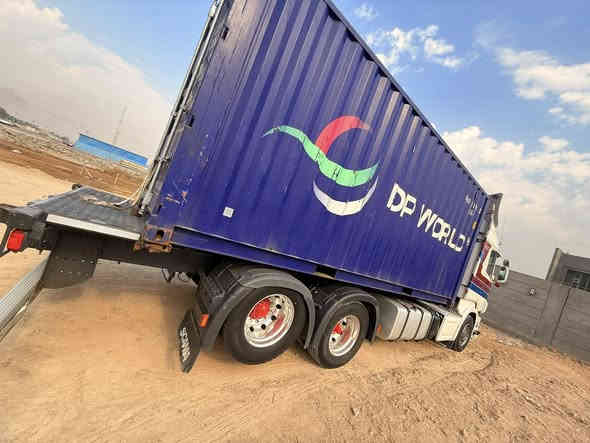 السلام عليكم  
للبيع اسكانيه 2016 
R580 
عرجه حساس كامره 
سحال دبل تاير  
ثلاجه داخليه 
رتايدر 
***********
