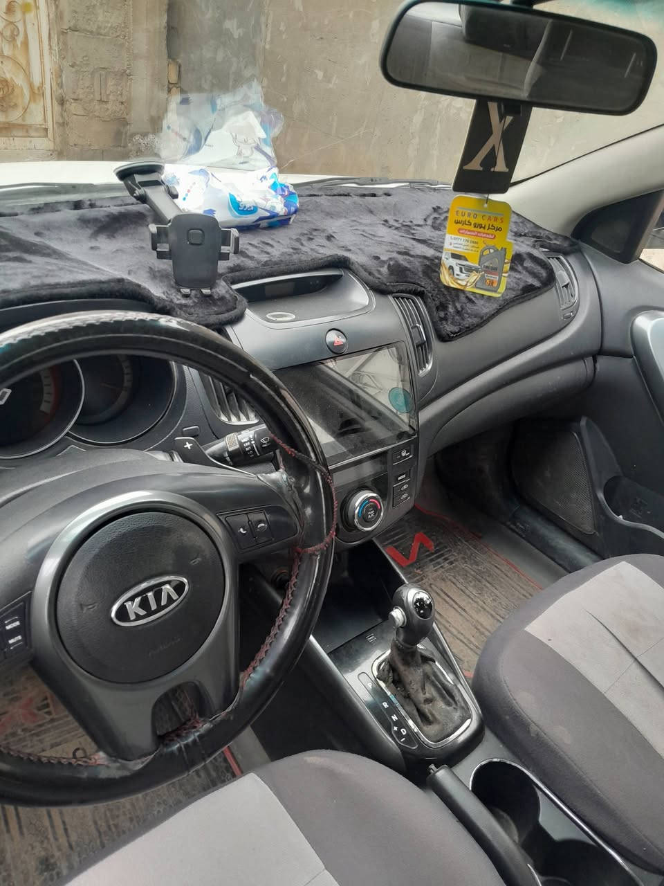 السلام عليكم سيراتو خليجي موديل ١٢ مكفولة من ضربه وتبدبل والصبغ السيارة خير من الله تبريد تدفئه  رقم سليمانيه ١١٥ وبيهه مجال بسيط المكان بغداد ***********
