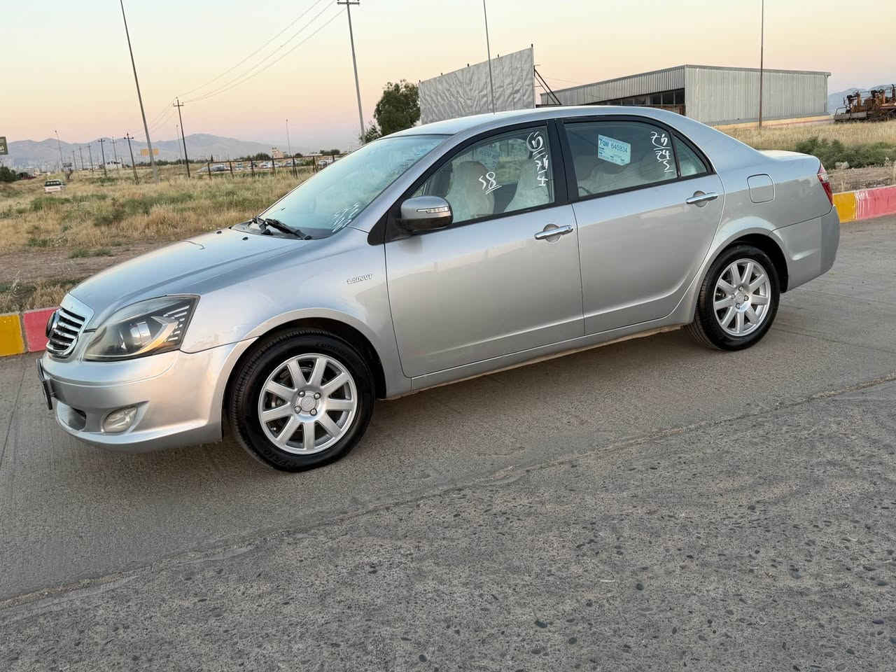 به ناوى خواى گه وره 
جيلى SL 6 
موديل ٢٠١٣ مواسه فات ( توماتيك جام و ئاوينه كاره با ته بريد حاسه) 
بى بوياخ بى سارد نمونه له جوانى و تازه ى ره قه موو سه نه وى تازه يه ته حويل خرامه به شه رت هيج مه سره فى تيا نييه به شه رتى گير و مه كينه و ته بريد و گه رمى و ته قه و ره قه نرخى ٥٧ گه لا قفلى بى معامه له تكايه مشته ريت تيل بكه *********** سليمانى السليمانية, العراق
