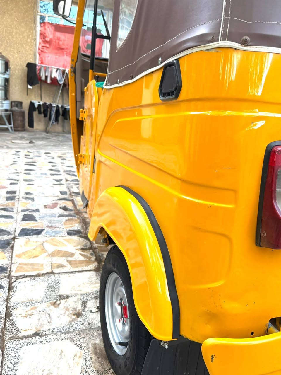 السلام عليكم تكتك للبيع موديل 22 مضلع رقمه سنويه رقم بغداد تحويل ثاني يوم السعر 8300 وبيها مجال مكان بغداد كماليه الهاتف ***********
