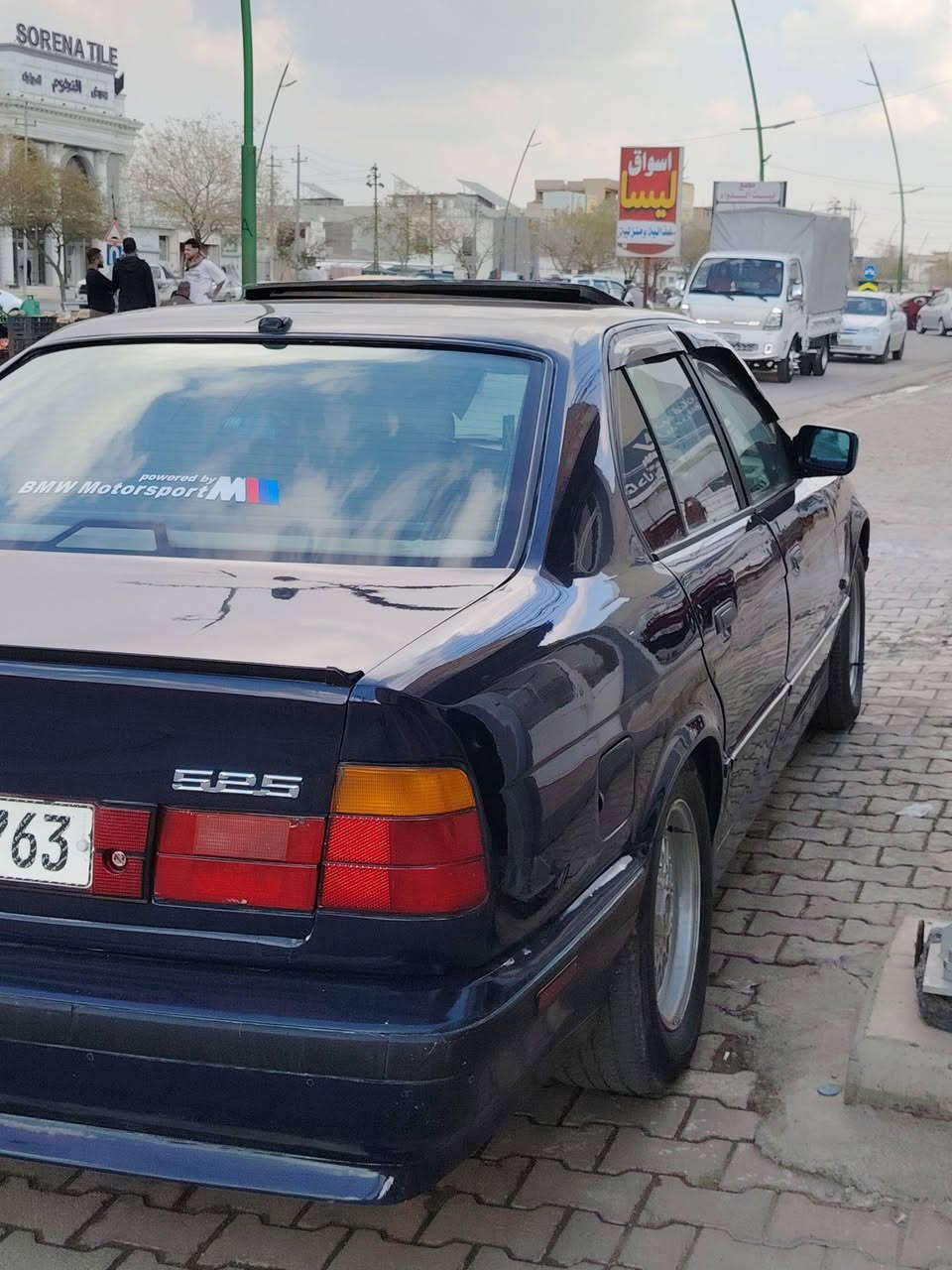 السلام عليكم
للبيع بي ام دبليو 
الموديل / 1991
حجم / 525 
المحرك والكير / 528 تك فانوس مال بومة 2002 مشدود جديد قبل ٣ اشهر 
السنوية / 2027 ما منتهي 
الهزة / جديد 
الكهربائيات / كاملة ما بيها نقص 
الرقم / كركوك 
ناقل الحركة / اوتوماتيك 
الصبغ جديد والبوليش جديد 
اللون / ازرق نيلي 
داخل السيارة / دوشمة جديد 
جام كهربائي 
مكان السيارة / كركوك 
السعر / 63 بيها مجال للطيبيَن 
الرقم / ***********
