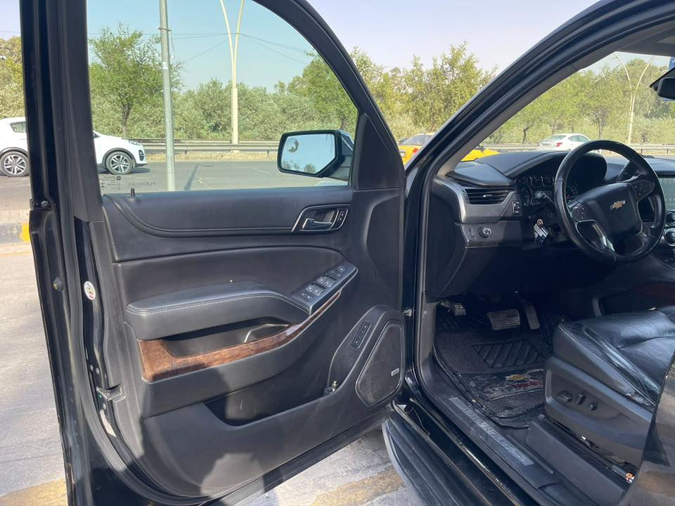 من رخصت الأدمن 
للبيع تاهو موديل 2019 وارد امريكي حادث جاملغ خلفي وباب السايق وباب خلف السايق وبدون دواخل وبيها تقليمات خفيفه مواصفات  فول  شاشه كبيره كامره دواره حساس تحكم ستيرن تدفئه تبريد كشنات شاشه كامره جنطه كهرباء كشنات جلد اسود كهرباء مكينه 5700 وكير وحداديه وتبريد مكفولات بصمه تشغيل وبصمه ابواب وجنطه يعني فول اعله فئه سياره جديده ويل كب كروم 

السياره رقم بغداد مشروع وطني بأسمنا وشرط التحويل 

السعر 299 ومجال قليل عنوان السياره 

للاستفسار الاتصال ع رقم ***********
