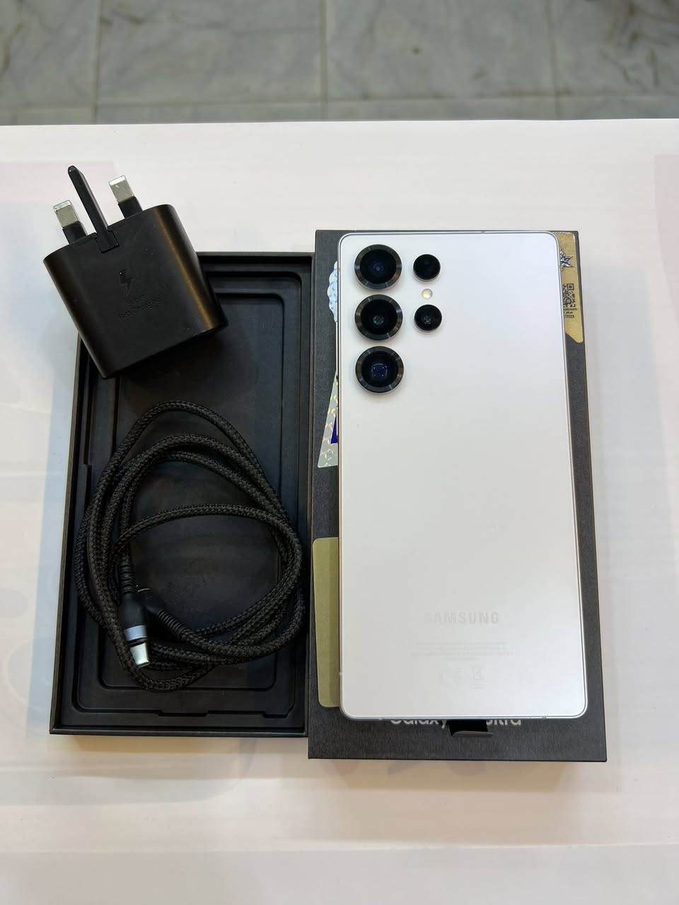 سامسونك S25 Ultra ذاكرة 256
فقط مفتوح من كارتون 
لون ابيض للمميز
ضمان شركة عين الفهد
ضمان كارت الشاشة سنة
استخدام قليل
السعر مناسب 
***********
العنوان القطاع شارع السوك مجاور عوينات الكرار 
مركز الشمس
