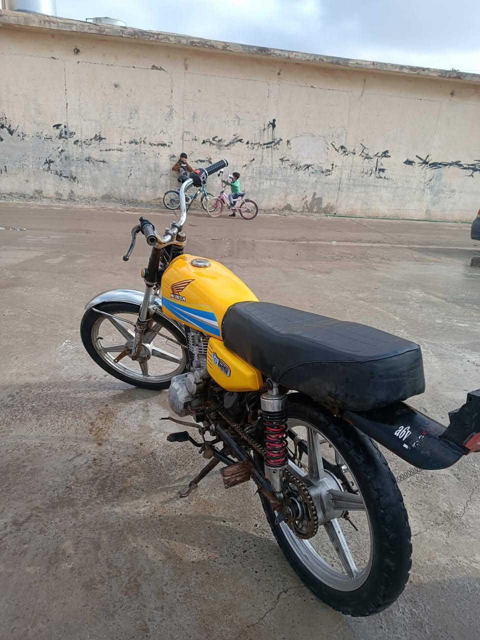 السلام عليكم
موطور حرباوي للبيع او مراوس 
محرك معمر جديد 
السعر 190 الف وبي مجال 
التواصل خاص او ع رقم 
‏‪***********‬‏
