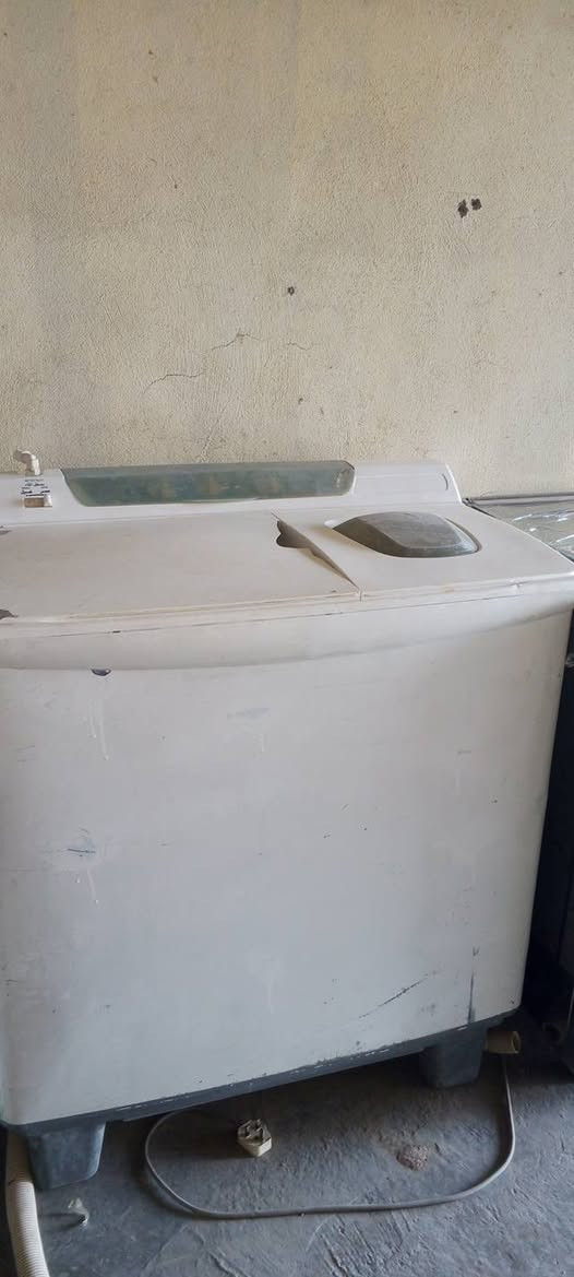 غراض للبيع الاسعار مناسبة جدا للاستفسار ***********بي واتساب العنوان المقدادية  الهارونية مقابل ستوديو الوزان
