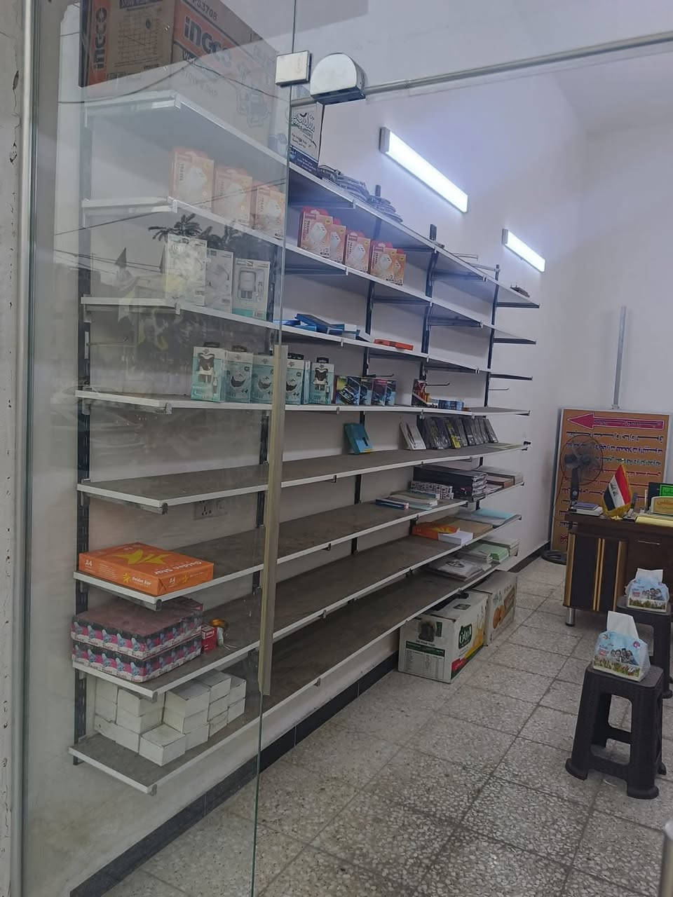 رفوف جديدة عمل خاص ٨رفوف طول٢٤٤وعرض٣٠ و٨رفوف طول١٢٢وعرض٣٠و ٨رفوف مختلفة مستعملةطول متر مع كافة ملحقاتها السجج وشيالات بغداد الاعلام ***********و***********
