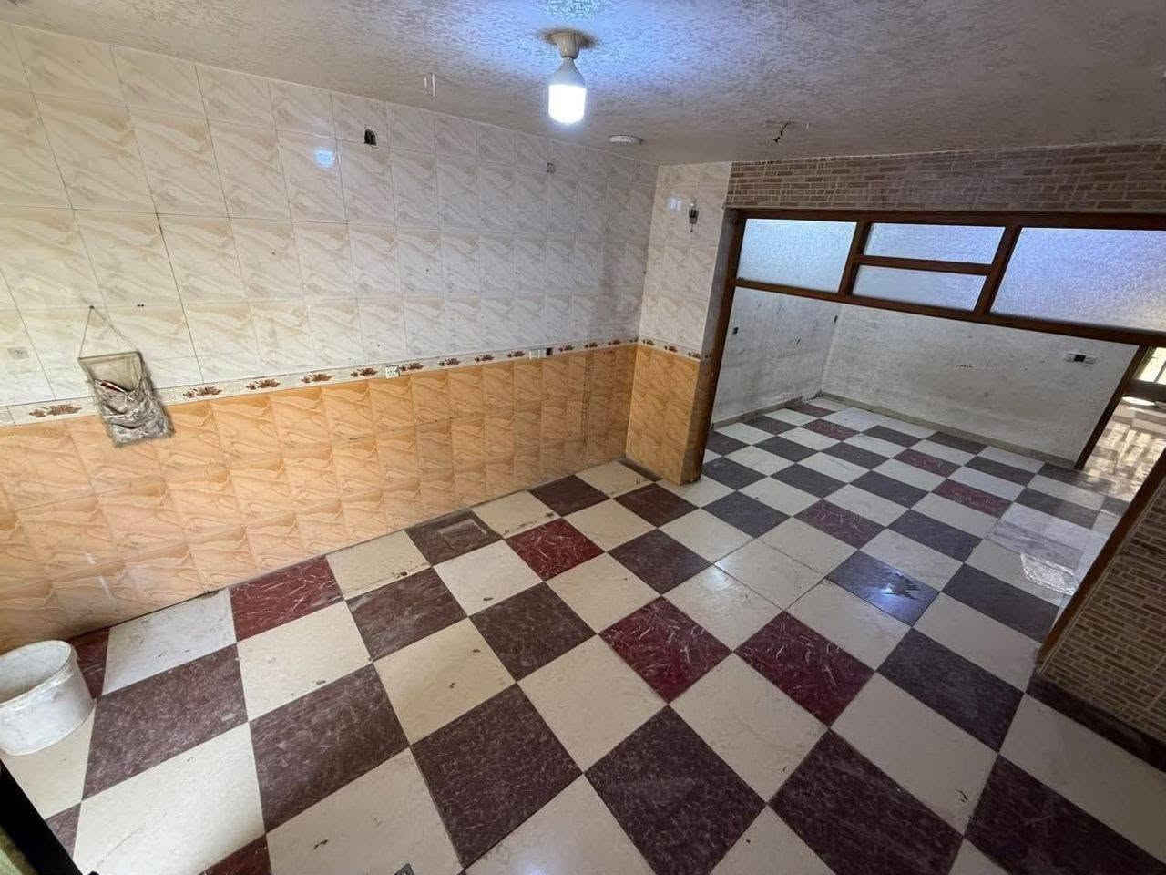 🏠#دار_للآيــــجـــــار
📍 #الموقع: شــــارع 80 كـــربــله  خــلف الــتجــاري او قـرب شـارع شريفه ع

✨ #المواصفات:  
▫️ المساحــــــة //   100م     5 في 20 
  ▫️يــبعـــد عـــن الــشـــارع 100م
..........
🔹 الطابق الأرضي:
_ غرفــــــــه  نـــوم
_ ســويت   
_ هـــول كبير 
_ مطبـــــــخ 
_ مجمــــــــع صحيـــــــــات خـــارجــي 
_ مــنــاور وطــارمه صغيــره 

🔹الطابق العلوي : 
_ غــــــرفتيـــــن نــــوم
_  وهـــــول
_ مجمــــع صحــــيات 
_ سطحيـن 
-----------------------------
📞 للاستفسار والمعاينة: 
الاتصال على الارقام :
***********  ☎️ واتساب  
او مراجعة المكتب 
الحلة _ الكرامة الشارع المشجر مجاور اسواق المطار 1 
--------------------------------
✅ نستقبل جميع عروضكم السكنية 🏠 والتجارية 🏡 بكافة مناطق الحلة 
……………………………
