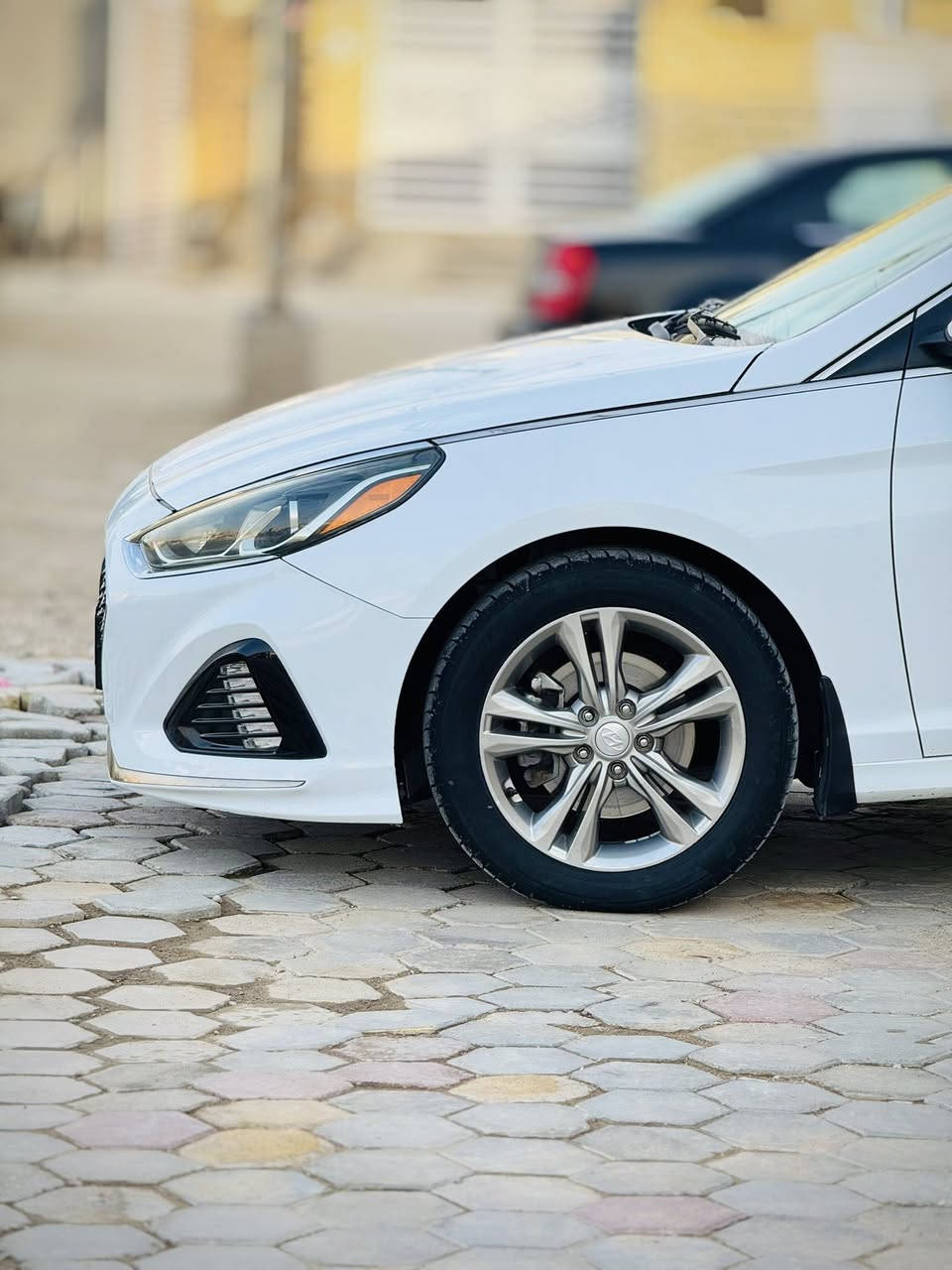 اللهم صل على محمد وال محمد
يالله السلام عليكم
للبيع او مراوس K5 
سوناتا  2018وارد امريكي
رقم بغداد باسمي صارلي اربعه ايام 
مبدل لوحات وسنويه وهزه جديده
ماشيه السيارة 81
محرك 2400 
- مواصفات السيارة
- شاشة
بصمه تشغيل +بصمه بيبان+بصمه جنطه
- كامرة خلفية دواره 360 
- رادار بل مري-
- اشاير بل مري
- ثلاث انظمة قيادة
- نظام ايكو ( اقتصاد بانزين )
- نظام سبورت ( وضع رياضي )
- ونظام نورمل ( عادي )
- مثبت سرعة
- مانع انزلاق
- تحكم استيرن
- مدخل AUX + USB
-شحن لاسلكي
- بلوتوث + حاكية
- ويل اكروم حجم 17
- دواخل السيارة لونين
- تبريد قطعتين+ تدفئة كله شغال
-تدفئة كشنات+تدفئة ستيرن
- تخم تاير
- دوشمه كشنات لونين ابيض وأسود + دوشمه ارضيه 
- وباقي المواصفات معررفة 
صور الحادث موجوده بل منشور
اخوان سيارة حلوة ونظيفة وماشية قليل وجاهزة للاخير من كير ومحرك وحدادية برغي معايزها الف عافيه للي ياخذه
ومسويله برنامج دوانز 
السعر140 
شباب المايعجبه المنشور يتركله كلمه طيبه والرزق على الله 
مكان السياره واسط 
رقم الهاتف 
***********
***********
