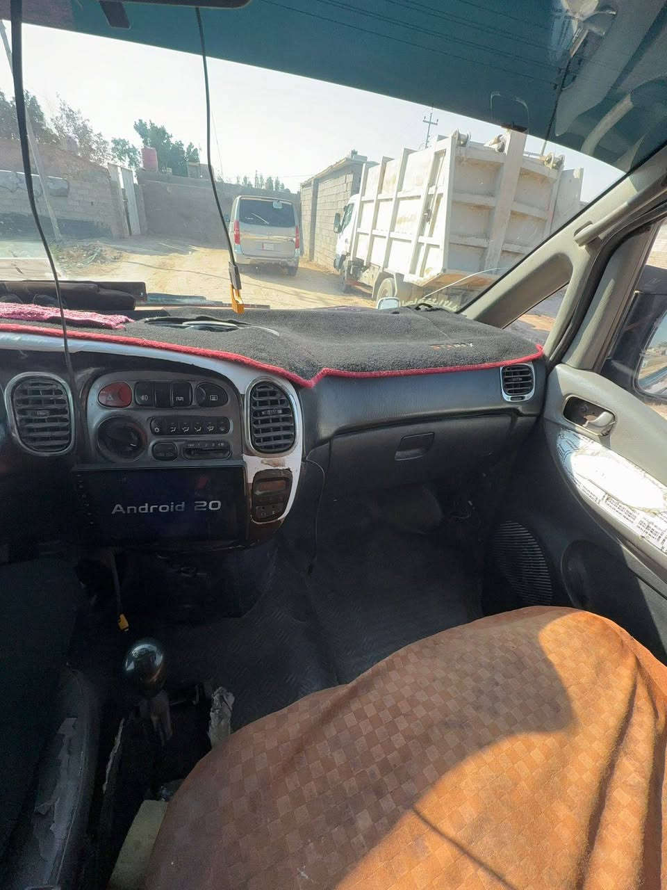 العنوان: هيونداي ستاريكس 2005 - نظيفة جداً للبيع
​التفاصيل:
​الموديل: 2005.
​اللون: أسود ملكي.
​المحرك: ديزل (تيربو) - بحالة ممتازة.
​ناقل الحركة: عادي (كير عادي).
​الرقم: بصرة (ألماني ورقي).
​الداخلية: كراسي جلد الشركة (الأمامي فقط).
​حالة البدن: توجد ضربة خلفية خفيفة.
​الأوراق: السعر يشمل المداورة (التحويل باسم المشتري) مع تصفير كامل للغرامات والضريبة.
​السعر: 60 ورقة (6,000 دولار) وبيه مجال بسيط للشراي.
​للتواصل والاستفسار: [***********]
