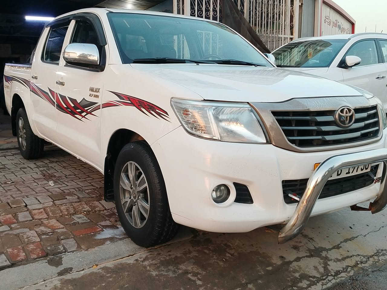 .السلام عليكم 
تيوته هايلوكس موديل 14 كير اوتوماتيك 
سياره ماشيه سياره 130
رقم سليمانيه نكليزي سنويا جديد هزه جديد 
تحويل مباشر 
سونار موجود بل منشور 
كير محرك تبريد مكينه كفاله عامه 
تخم تاير شواصي مكفولات 
دوخل نظيفه سياره حلو معنا الكمله بل عافيه ياخذها 
سياره جاهزه من كل نواحي 
سعار سياره 207بي مجال حك جيتك العمله 
***********
