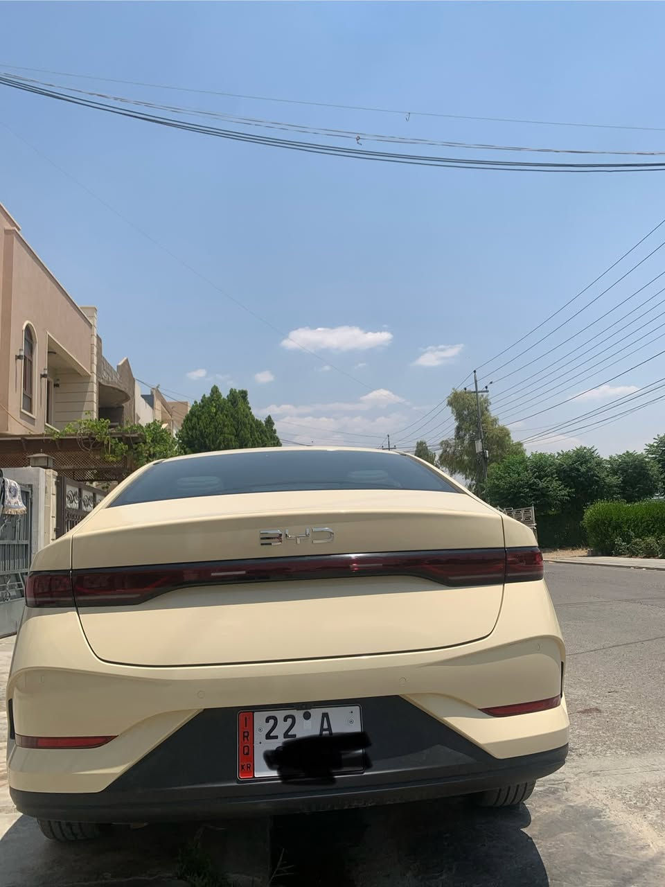 السلام عليكم ورحمة الله وبركاته 
BYD Quin plus HYBRID 
مۆدیل ٢٠٢٥ تەنها ٢٨٣٧ کیلۆمەتر رۆیشتوە بۆ فرۆشتن دەعامی بۆ دەعامی بەشەرت بی قنج بی قۆپ  سبوخیکی جوان سەیارەکە ئی مەعرەز نیەهەموو شتی بەشەرت چواررەقمیکی جوانی لەگەلە لەزەگەو هەموو شتی بەناو خۆمانە
 
نرخی ١٦١ ورقەو مەجالیکی برایانە 
بۆپەیوەندی 
***********
