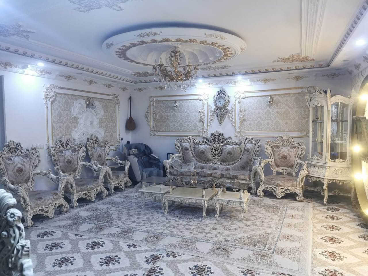 بۆ فرۆشتن بۆ زانیاری زیاتر پەیوەندی بکەن
للبيع: طقم قنفات (كنب) ملكي فاخر بتصميم كلاسيكي مميز
طقم أثاث ملكي فخم يجمع بين الأناقة الكلاسيكية والحرفية العالية، مثالي للمجالس الراقية وغرف الاستقبال التي تبحث عن لمسة من الفخامة الأرستقراطية المكان اربيل لتواصل والسعر راسلني واتساب «««***********  »»»»»» أربيل, العراق
