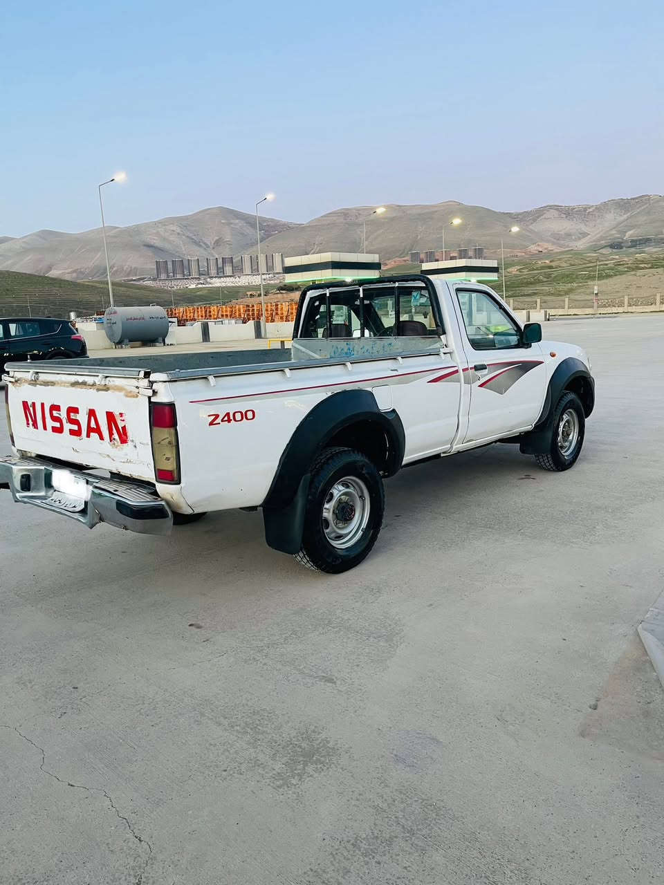 نيسان تاك ٢٠٠٧ بو فروشتن  ٢ پارجەی بۆیاخە    گیرو مەکینەو دەبل ئەکسل  تەقەو رەقە بەشەرت ٤ تایەی تازەی لەژیتە مالی کاسپیە ***********
