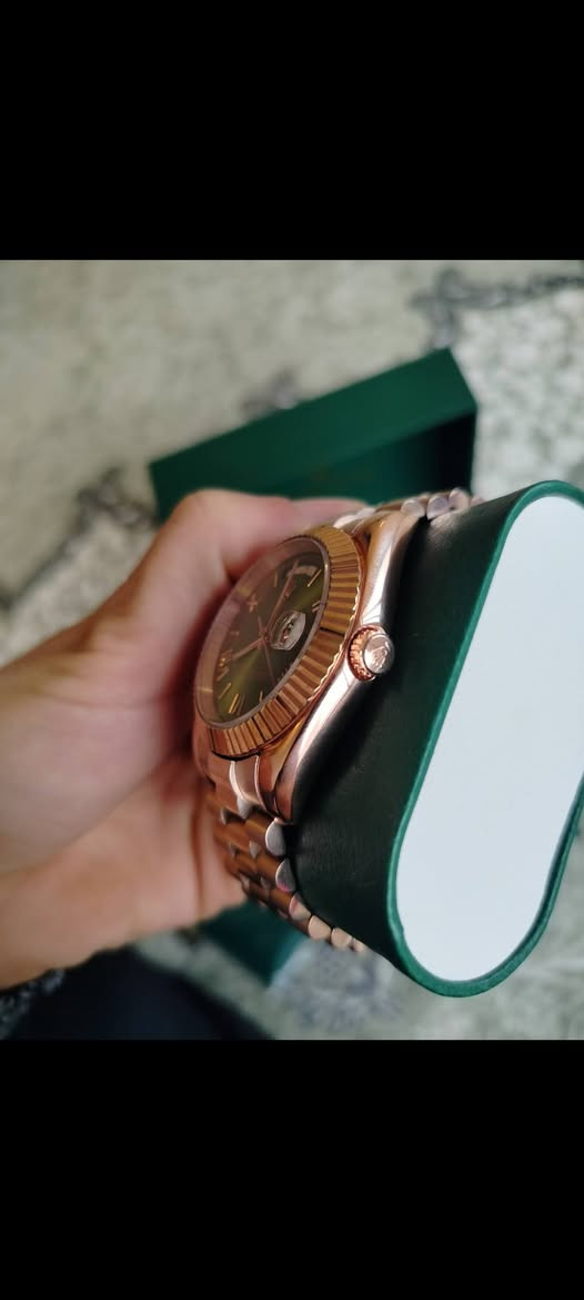 ساعة رولكس، موديل عالمي، من الوكالة السويسرية، لون ذهبي وردي، داخلية خضراء، مزودة بتقويم وساعة أسبوعية، حركة أوتوماتيكية، بشرط بيعها مع الرقم التسلسلي الأصلي، السعر 85 الف دينار.

کاتژمێری کۆمپانیای ڕۆلێکس ، مۆدێلی نیودەوڵەتی وەکالەی نیودەوڵەتی سویسری ،ڕەنگی ڕۆز گۆڵد داخیلی سەوز ، ڕۆژ ژمێر و هەفنە ژمێر ،مەکینە ئۆتۆماتیک ،بە شەرتو زەمان دەیفرۆشین ئەسڵی بێت ماستەر رەقەم یەک بێت ، نرخی 85 هزار دینار


**إذا كنت صاحب هذا الإعلان وتريد حذفه لأي سبب، رجاءا أرسل رسالة إلى الدعم الفني**