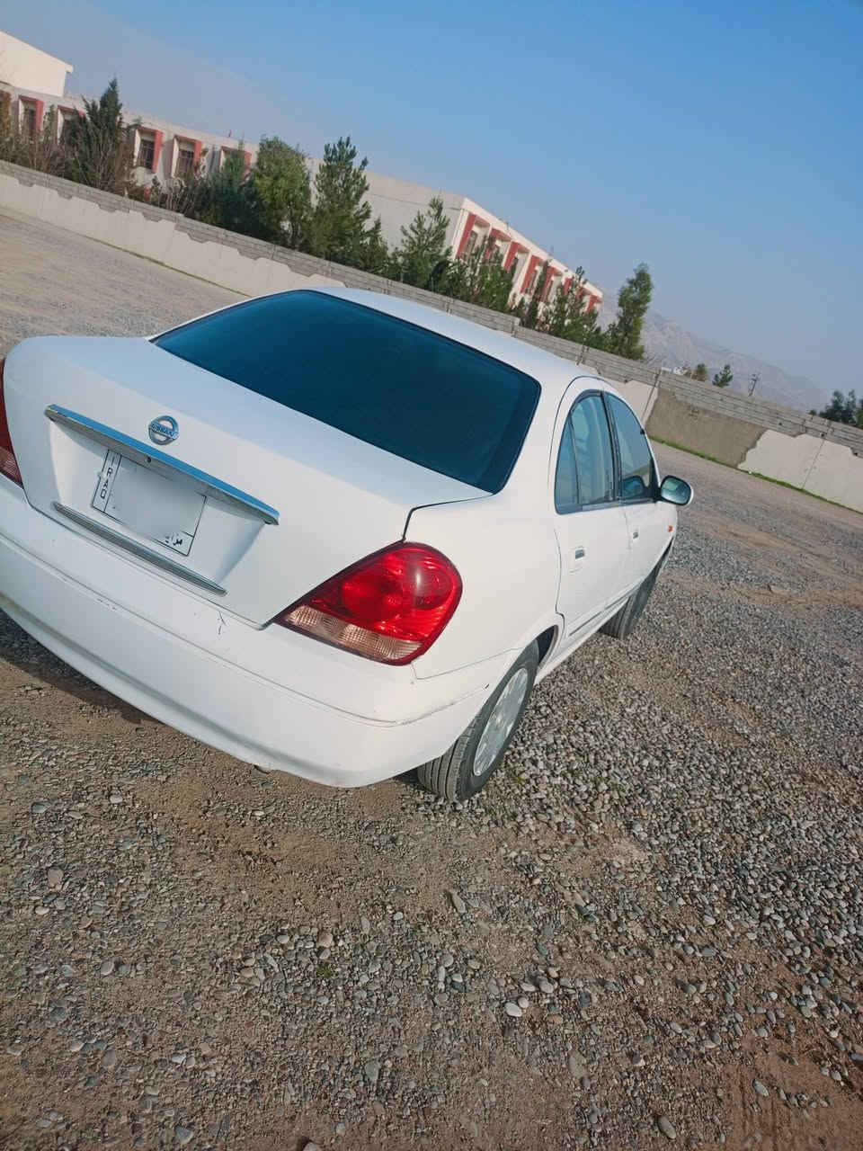 نیسان سەنی ٢٠٠٦ یابانی موزایدە کتاب موزایدەی لەگەڵ دەتوای بکەیتە رەقەم وەکالەشی دەکریتە ناو خۆتەوە گیرومەکینەی بەشەرت جوار تایەی تازەی لە ژیرە مانگیکە بۆی گۆراوە گیرعادیە دواو پیشەوە کەمکی  پیوەیە مهکینە سپیە مەکینەی بەشەرت 
ژ.م ***********
نرخی 52 گلاو کەمی مەعمەلە
