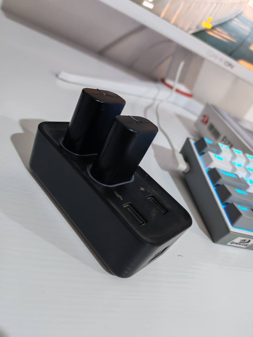 الكيبورد redragon fizz ملحقاتة كاملة rgp يخبل
والبطاريات شحنهن كلش قوي 
متوفر توصيل


**إذا كنت صاحب هذا الإعلان وتريد حذفه لأي سبب، رجاءا أرسل رسالة إلى الدعم الفني**