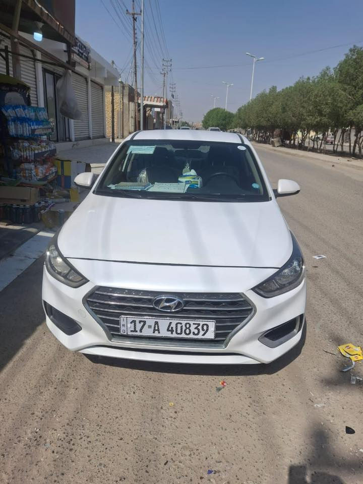 اكسنت ٢٢ وارد امريكي ماشيه ٥٠ بيها باب امبدل
وباب مصبوغ السياره نضيفه كلش 
115  وبيها مجال 
***********
