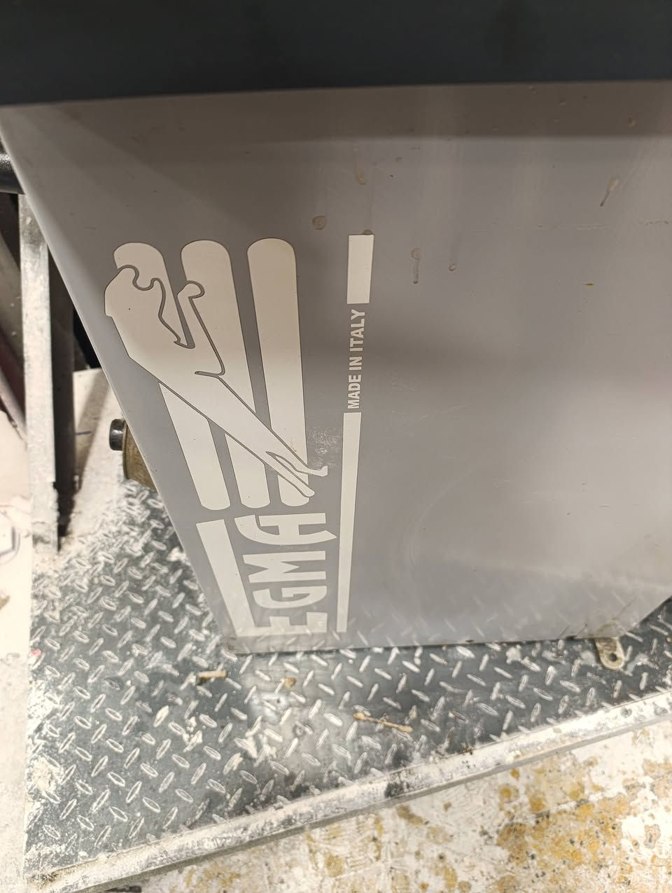 بلنص ليزر نوع ايكما ايطالي السعر 30ورقه وبي مجال ما مستخدم قليل العنوان بغداد هاتف ***********
