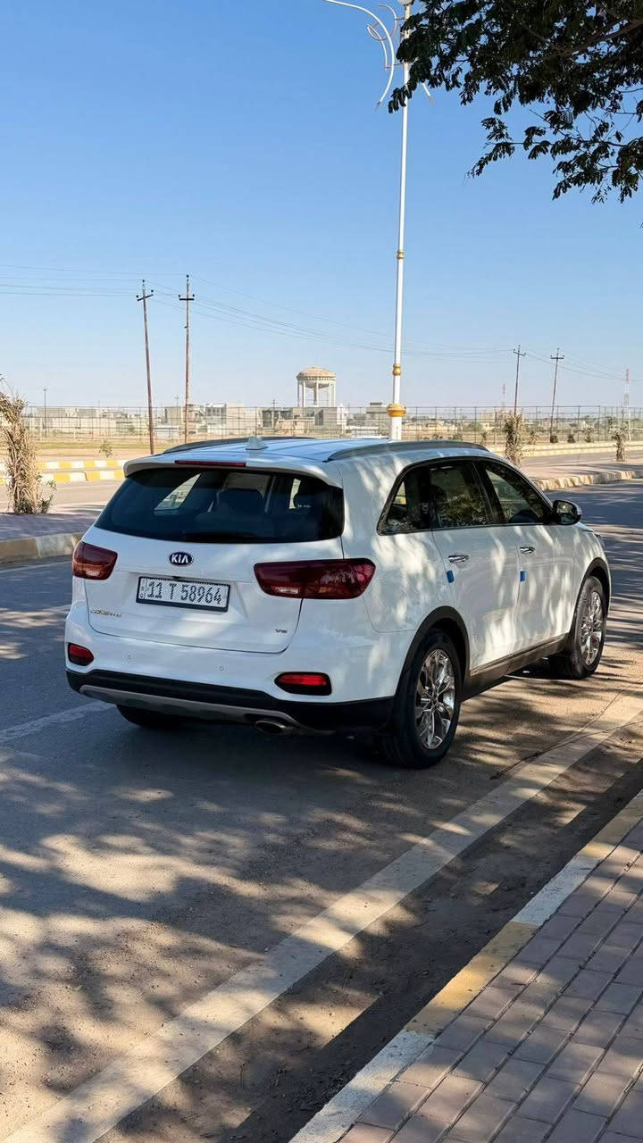 السلام عليكم
سورنتو 2020  خليجي 6 سليندر  ، 7 راكب خليجي مكفوله كفاله عامه
فول مواصفات عدى الفتحه
نظام ترحيب 
بصمه ابواب وتشغيل 
لايتات زينون 
 كشنين كهرباء  
كامرا خلفيه 
دبل حساس امامي خلفي
 فول تحكمات ستيرن 
بردات خلفيه 
٣ انظمه قيادهة
سايد بريك قدم 
صندوك كهرباء 
تبريد ٣ قطع 
وبقيه المواصفات معروفه
سيارة جديدة جاهزة من كل شي صدر جديد دسكات جديد نوزلات بلكات فيتم كله شركة جديد دهن وفلاتر كله جديد الزجاج عازل حراري سيارة جديدة شركة ماتصرف عليه دينار  ورقم الانكليزي الجديد وهزة جديدة ماشية 90الف كيلو السع 250 فيها مجال 
رقم الهاتف***********
