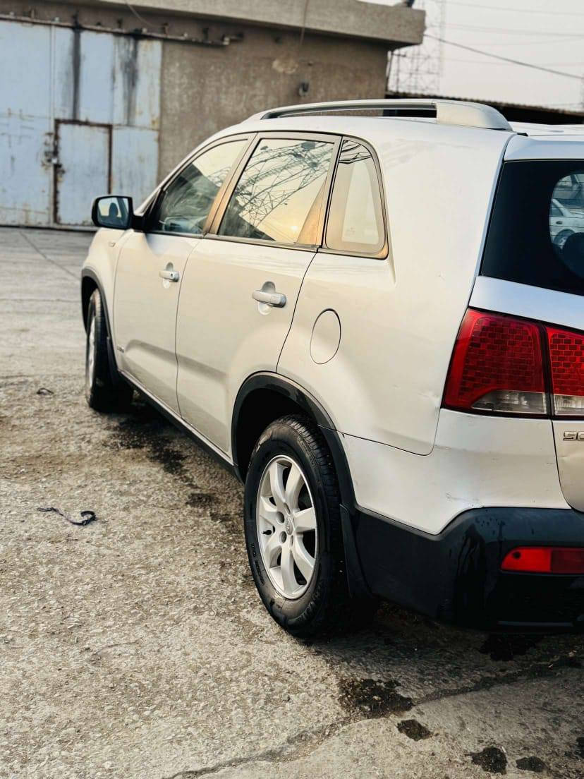 سرنتو موديل 11باسمي لوحات وهزة جديده كير ومكيته مكفوله سيارة كلها عل ابلاد بدون قطرة صبغ تخم تاير حداديه جديده مكينه 4خمسه راكب السعر 132وبي مجال حك الحية مكاني واسط الصويرة ***********
