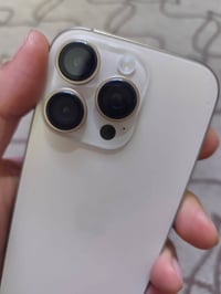 آيفون ١٦ برو • ٢٥٦ • خط بالشاشة