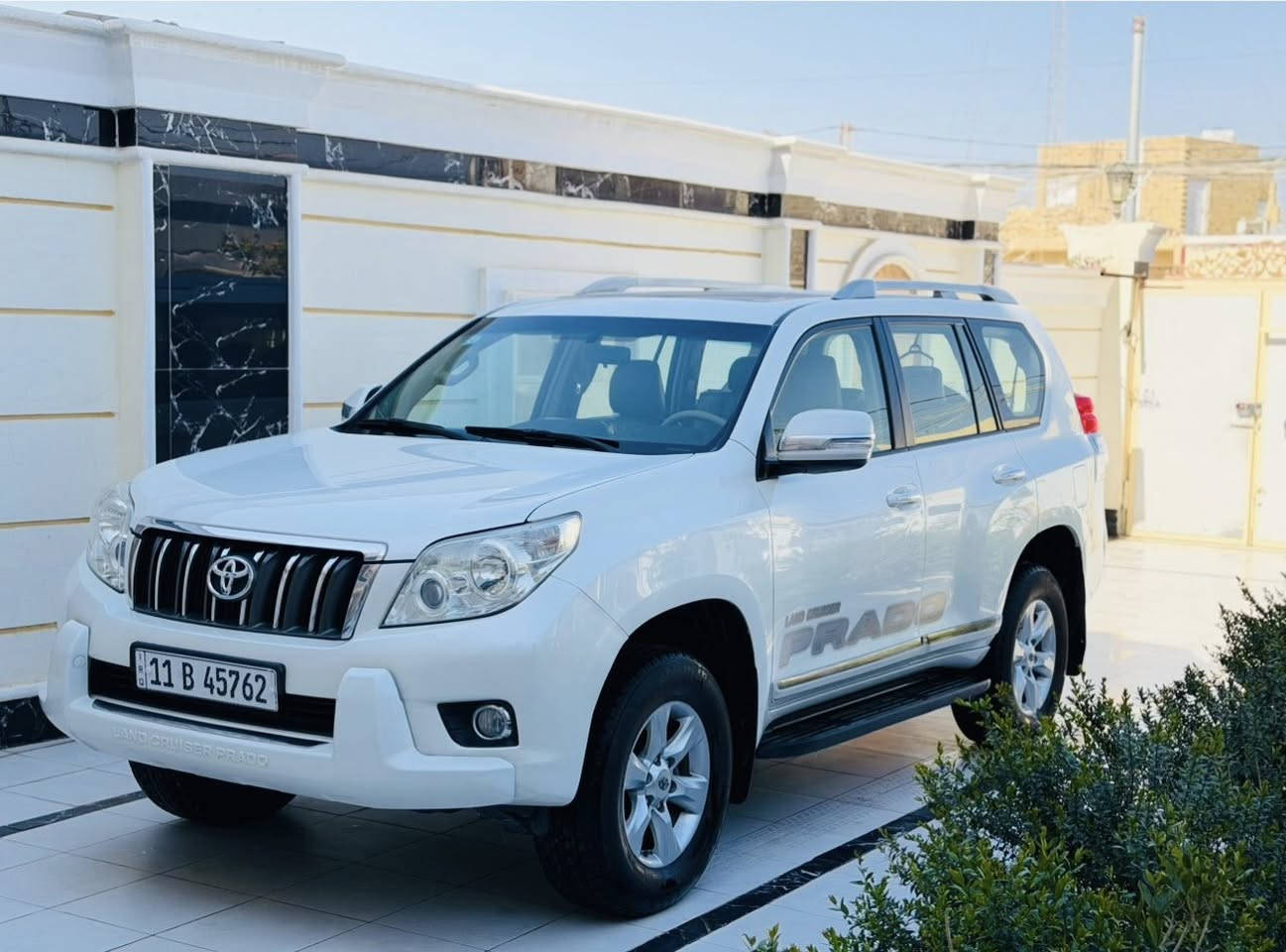 السلام عليكم
برادو 2013 مكفوله كفاله عامه 
رقم بغداد انكليزي 6سلندر فول موصفات 
سعره 295 بيه مجال 
***********/‭0787 011 6113‬
