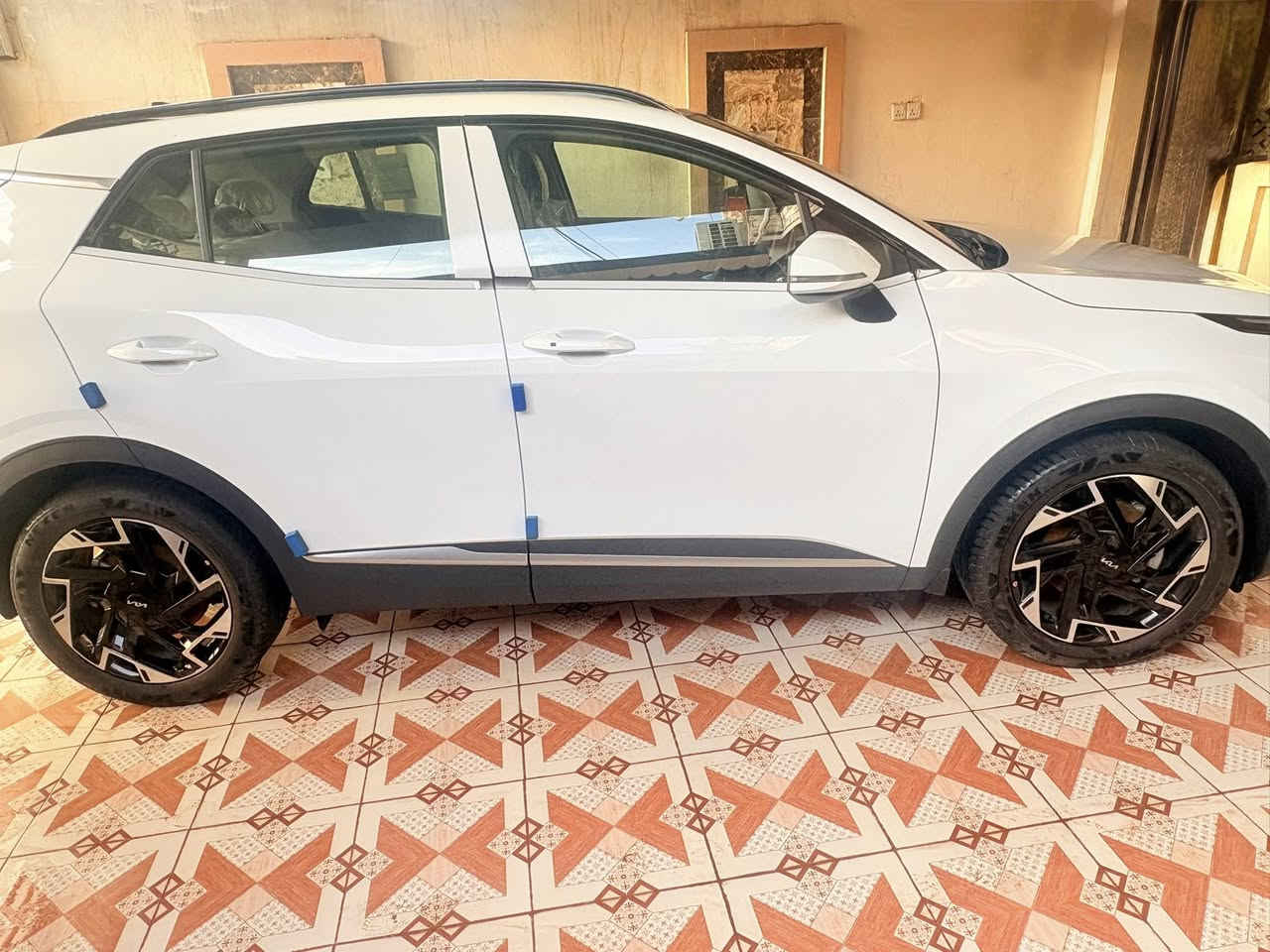 السلام عليكم ….سياره سبورتج موديل ٢٥ فول مواصفات ١/١ بانوراما
رقم اربيل 

تجميع سلوفاكيا …

سياره نظيفه جديده 

ماشيه 4000  كيلو 

المحرك 2000  دوش 
ويل كاب 19

وارد خليجي 

الداخل فول مواصفات تحكم ستيرن وبصمه تسغيل 

وبيها مواصفات بعد 

السعر ٣٧  مليون وبيها مجال بسيط للشراي 

رقم صاحب السياره 

***********
