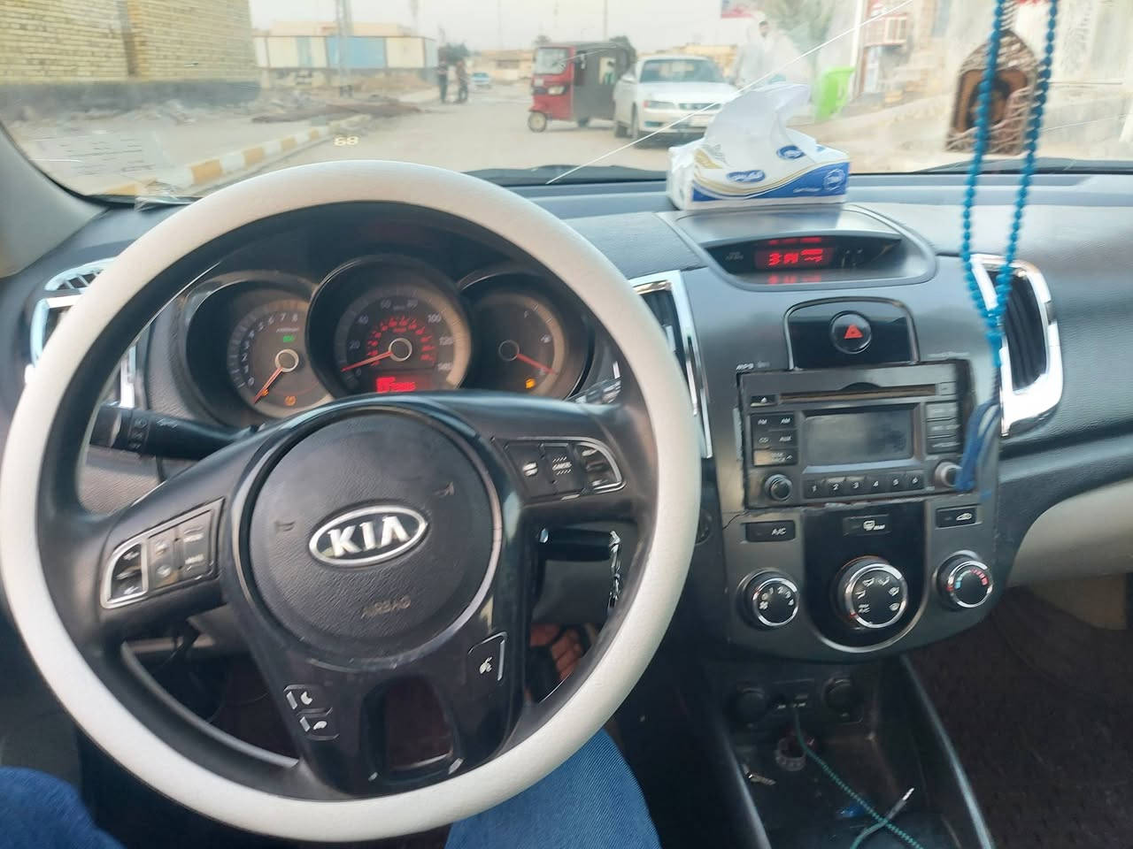 سلام عليكم 
سياره فورتي 2013  
تحكم ستيرن اشاير بالمرايه 
كير ومحرك مكفولات 
بيه فخذه اليسره معمره اقل من اشبر معمره ما مكصوصه انتبه للمنشور معمره مامكصوصه اقل من اشبر تعمير راعيه بالناصريه يريد مداور خلال 5 ايام السعر 70 وبيه مجال الشراي مجال قليل
مكان السياره ناصريه 
***********
