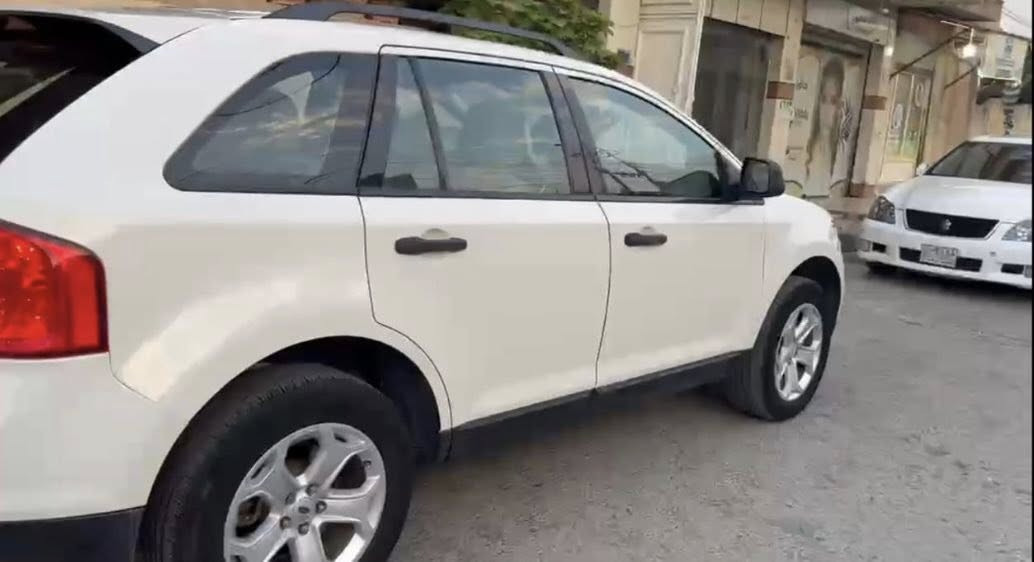السلام عليكم 
فورد ايدج موديل ٢٠١٢
بدون صبوغ بدون تعديل وبدون تبديل 
٦ سلندر
ماشيه ٩٧ الف
مكان/رانيه
سعرها ١٢٠٠٠$
***********
***********
