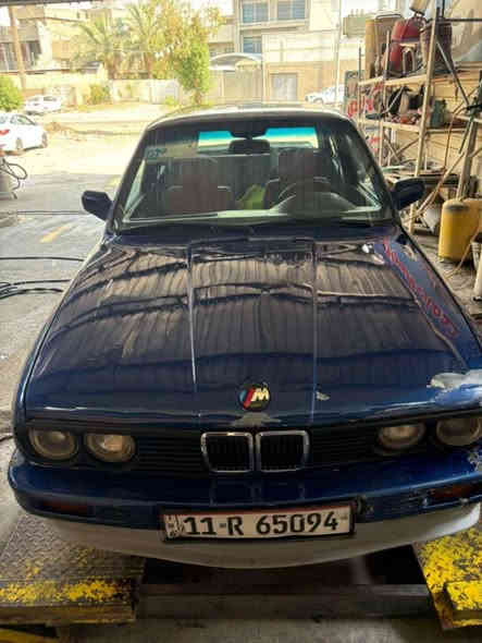 بي ام زعره كير اوتماتيك باسن كير محرك 25 مفتوح السياره خير من الله ما معتازه شي بيها وياله رياضي بس تشدون مكاين جام عدنه وبطاين سعره خاص مكان بغداد الزعفرانيه رقمي***********
