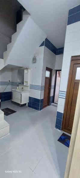 عقار طابو للبيع مساحة 336 متر وبيه فضلة واقع حال تقريبا 60 متر ذو واجهتين على شارع 15 متر الواجهه 15 متر والواجهه الثانيه على شارع 10 متر واجهه 14 متر عبارة عن بيتين منفصلات تماما صالحة للسكن دار الاول واجهه ١٤
غرفتين نوم 
غرفه خطار مع صحيات 
هول داخلي صاله جلوس
مطبخ حار  وبارد 
صحيات  بيتونه 
حوش وكراج لسياره 

دار الثاني واجهه ١٥
ثلاث غرف نوم 
هول داخلي صاله جلوس 
غرفه خطار مع صحيات 
مطبخ حار وبارد 
حوش كراج لسياره
في كركوك شارع القدس فرع المستوصف
للاستفسار أكثر الاتصال على رقم الموبايل
*********** واتساب
مركز كركوك للعقار
كركوك شارع القدس فرع أفران الحياة مقابل حديقة جيهان
