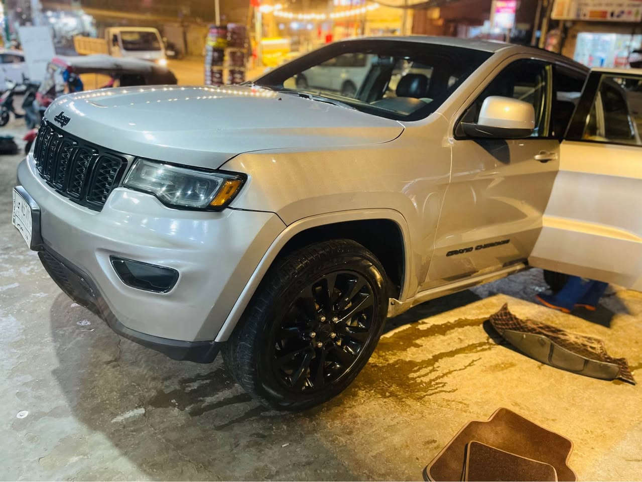 ‎ (بلاك توب ) 2021
V3600
رقم بغداد 
المسافة المقطوعة 90 الف ميل
الضرر : جاملغ امامي وباب صندوق نفس اللون مبدل
بيها كم رصعه خفيفة (السياره جديدة)
صور الحادث راسلني ارسلهن الك
المكينه مفتوحه للصيانه فقط 

‎
مواصفات السيارة
‎
٢-حساس خلفي 
‎نضام ECO
‎٥-مانع انزلاق
‎٦-جنطة كهرباء
‎٧-ويل كب كروم اسود 20
‎٨-كشنات جلد اسود  
‎٩-تدفئة بالكشنات
‎١٠-اطفاء ذاتي للمحرك لتوفير الوقود
‎١١-شاشة كبيرة نضام Gps
‎١٢-تبريد قطعتين 
‎١٣-سستم صوت كامل ⚫️
‎١٤-تشغيل واطفاء عن بعد
‎١٥-حساس خلفي 
‎١٦-مري جانبية هيتر مع عاكس للضوء 
‎١٧-كامرة خلفية دوارة-
‎١٩- لايت لد والبلوجكتر الامامي عدسة
‎٢٠-بصمة ابواب 
‎٢١- دمامات خلفية عدد3 

‎للاستفسار ***********
 السعر 21.500 وبيها مجال حك الجية بغداد, العراق
