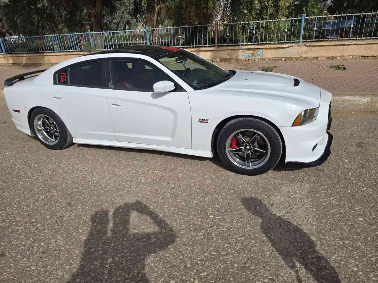 جارجر SRT  فول مواصفات موديل 2013 سنويه باسمي صور السونار ضمن الصور السعر 15 الف $ 
مواصفات
١ مكينه ٥٧٠٠
٢ رادر امامي
٣ رادار جانبي
٤ نقطه عمياء
٥ شفتات ستيرن
٦ شاشه كبيره
٧ كشنات تبريد تدفئه
٨ ستيرن كهربائي
٩ ستيرن تدفئه
١٠ فتحه
١١ كلاصات تدفئه تبريد
١٢ سكليتر البانزين والبريك كهربائي
١٣ كرسي السائق خزن ميموري
***********
